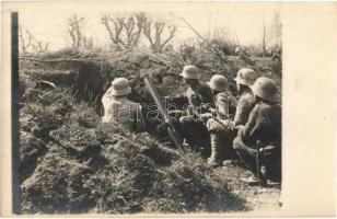 Második világháborús magyar katonák a lövészárokban aknavetővel / WWII Hungarian soldiers in trench with mortar, photo