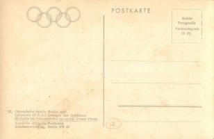 1936 Berlin, Olympische Spiele / Olympic Games, Carpenter (USA) gains the gold medal in Discus throw...