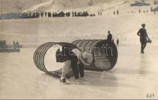 Korcsolya verseny, Ügyességi játék a jégen hordókkal / Ice skating competition, Arcade game on the ice with barrels, photo