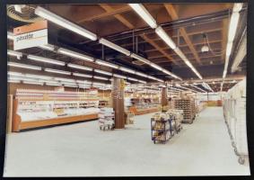 9 db fotó a Kispesti Centrum áruház építéséről, és az átadást követő napokról, 12,5x17,5 cm