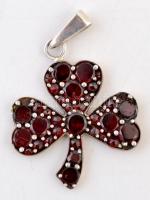 Ezüst(Ag) lóhere medál üveg kövekkel, jelzés nélkül, 2x2 cm bruttó: 2,4 g