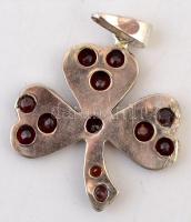 Ezüst(Ag) lóhere medál üveg kövekkel, jelzés nélkül, 2x2 cm bruttó: 2,4 g