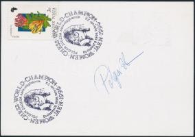 Polgár Zsuzsa aláírása őt magát ábrázoló fotó hátulján, bélyegzésekkel