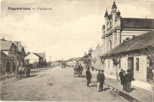 Nagyszalonta, Salonta; Váradi út és zsinagóga / street view with synagogue