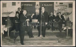 cca 1950 Jó munkával a békéért! - az Ezerjó Étterem zenekara, pecséttel jelzett fotó, 9x14 cm