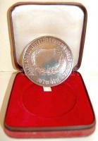 "Budapesti Húsipari Vállalat-25 éves munkáért" nagyalakú Ag emlékplakett 109g T:1 Díszdobo...