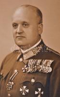 1944 Azonosítatlan tábornok portréja, kitüntetésekkel (vitézi jelvény, német vaskereszt, magyar érde...
