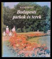 Vegyes helytörténeti könyvtétel, 2 db:  Radó Dezső: Budapesti parkok és terek. Bp., 1985, Magyar Nemzeti Galéria. Kiadói papírkötésben. A szerző által aláírt példány. Zakariás G. Sándor: Budapest. Magyarország művészeti emlékei 3. Bp., 1961, Képzőművészeti Alap Kiadóvállalata. Kiadói kissé kopottas egészvászon-kötésben.