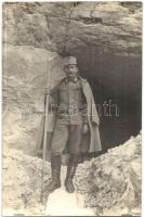 1915 Dél-tiroli katona egy barlang fedezék bejáratánál / WWI K.u.K. military, Südtirol (South-Tyrolean) soldier in front of a cave dugout. photo (EK)