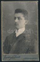 1908 Dr. Kiss Ferenc (1875-1941) anatómia professzor érettségi fotója, hátoldalon feliratozott keményhátú fotó, 10x6,5 cm