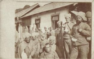 1916-17 Kirlibaba, Carlibaba (Máramaros); Sebesült orosz hadifoglyok ellátása / WWI K.u.K. military, medical aid of the injured Russian prisoners of war (POWs). photo