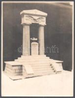 cca 1920-1945 Azonosítatlan (meg nem valósult?) első világháborús emlékmű modellje, fotó, 11×8,5 cm