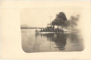 1923 Kecskemét őrnaszád (monitor) őrjárat közben legénységgel a fedélzeten / Donau Flottile / Hungarian river guard ship. photo