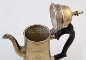 Rezezett alpakka kávés kiöntő, bakelit markolattal, vésett díszítéssel, kopott, hiányos, m: 21 cm