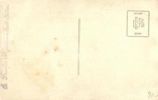 Nagyszeben, Hermannstadt, Sibiu; téli utcakép háttérben az evangélikus templommal / snow covered str...