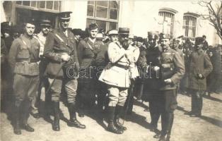 ~1919 Magyar Nemzeti Hadsereg Fővezérségének sajtó osztálya fényképezte. Magyar, francia, angol és más országok delegációja a Horthy hadsereggel. photo