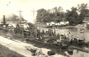 1926 "Badacsony", "Szeged" és "Kecskemét" őrnaszádok legénységgel a fedélzeten az óbudai kikötőben, Emke fotószalon. Dunai Flottila / Donau-Flotille / Hungarian river guard ships, photo