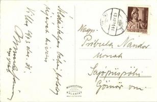 Vilke, Velká nad Iplom; Római katolikus templom és plébánia, Hősök emlékműve az országzászlóval / Ro...