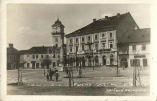 Szepesváralja, Spisské Podhradie; Fő tér, benzin, R. Vozári, J. Friedlander üzletei / main square, shops, gasoline, photo (EK)