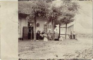 1906 Ispáca, Spácza, Spacince; utcakép házzal, csoportkép / street view, group photo (EB)