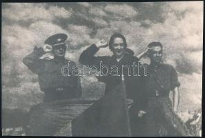 8 db fotó a spanyol polgárháborúból. Rajta magyar harcolók is, pl Zalka Máté. Későbbi nagyítások, / ...
