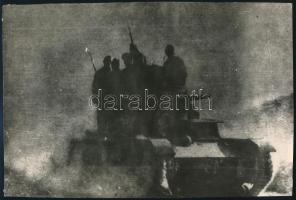 8 db fotó a spanyol polgárháborúból. Rajta magyar harcolók is, pl Zalka Máté. Későbbi nagyítások, / ...