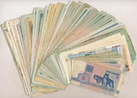 Vegyes 71db-os magyar forint és külföldi (főleg csehszlovák és jugoszláv) bankjegy tétel, közte Cseh...