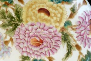 cca 1880 Zsolnay kulacs, kézze festett vírágmotívumokkal, porcelánfajansz, jelzett, formaszám: 705, ...