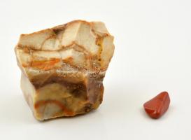 2 db ásvány, egyikük tartóban: opál, vörös jáspis, h: 2 cm és 7 cm