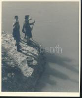 cca 1950 Kortárs fotóművészeti alkotások, 3 db vintage fénykép, egy feliratozott, 18x24 cm és 16,5x2...