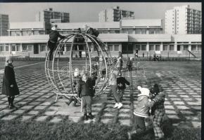 cca 1975 Budapesti városképek, életképek, 4 db vintage fotó, három feliratozott, 18x23,5 cm 16x24 cm