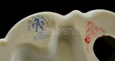 Arpo kislány libákkal, kézzel festett, jelzett, hibátlan, m:20 cm, h:17 cm