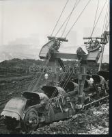 cca 1975 Felszíni bányák (Fenyőfő, Visonta), 4 db vintage fotó, 18x24 cm és 20x17,5 cm között