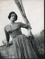 Csíkos, kockás, pöttyös, mintás divat Budapesten, 4 db vintage fotó,  24x18 cm és 21x17,5 cm között