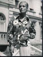 Csíkos, kockás, pöttyös, mintás divat Budapesten, 4 db vintage fotó,  24x18 cm és 21x17,5 cm között