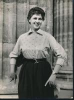 Csíkos, kockás, pöttyös, mintás divat Budapesten, 4 db vintage fotó,  24x18 cm és 21x17,5 cm között