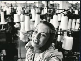 cca 1972 Kortárs fotóművészeti alkotások, 3 db feliratozott vintage fénykép, 16,5x22,5 cm és 18x24 c...