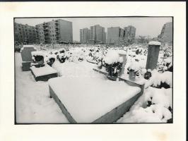 cca 1983 Péntek László: Lakótelepen I-II., feliratozott vintage fotóművészeti alkotások, 18x24 cm