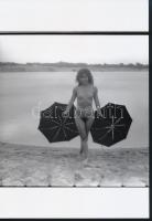 cca 1977 Örök emlékül, 4 db szolidan erotikus fénykép, vintage negatívokról készült mai nagyítások, ...