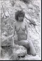 cca 1978 Sziklakertben barangolva, 4 db szolidan erotikus fénykép, vintage negatívokról készült mai ...