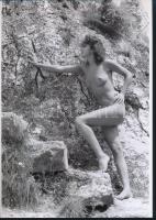 cca 1978 Sziklakertben barangolva, 4 db szolidan erotikus fénykép, vintage negatívokról készült mai ...