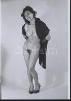 cca 1975 Négy műterem, négy modell, 4 db szolidan erotikus fénykép, vintage negatívokról készült mai...