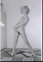 cca 1970 Nadrágban érkezett, 3 db szolidan erotikus fénykép, vintage negatívokról készült mai nagyít...