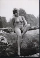 cca 1975 A favágó legkisebb leánya, 4 db szolidan erotikus fénykép, vintage negatívokról készült mai...