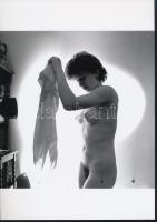 cca 1979 Műtermi huncutságok, 4 db szolidan erotikus fénykép, vintage negatívokról készült mai nagyí...