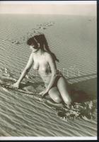 cca 1977 Természetimádók, 3 db szolidan erotikus fénykép, vintage negatívokról készült mai nagyításo...