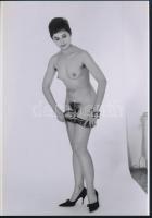 cca 1968 A bugyi levételének művészete, 3 db szolidan erotikus fénykép, vintage negatívokról készült...