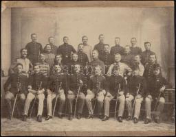 Katonai csoportképek, 17x22 cm és 25x35 cm között, kartonra ragasztott vintage fotók