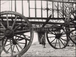 cca 1980 Kerekek, 2 db vintage fotóművészeti alkotás, feliratozva, 40x30 cm és 30x40 cm