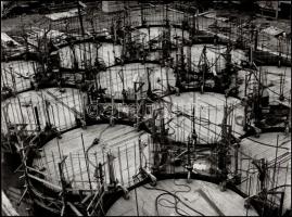 cca 1975 Kortárs fotóművészeti alkotások, 2 db feliratozott vintage fénykép, 26x40 cm és 30x40 cm